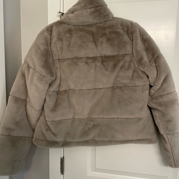 Super cozy and fashionable cropped puffer. - Picture 3 of 3